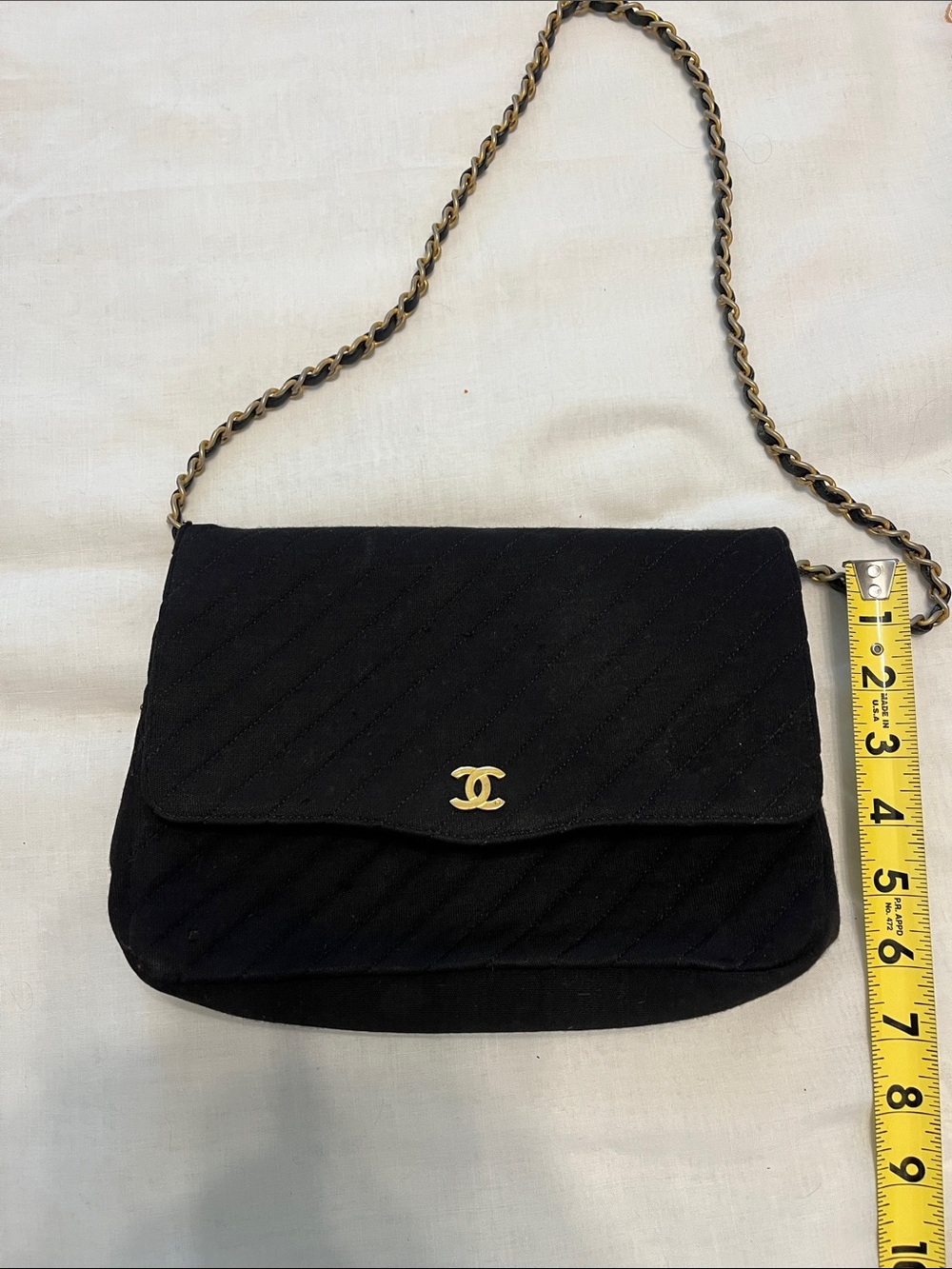 CHANEL vintage Black Quilted Shoulder Bag with Gold Chain Strap